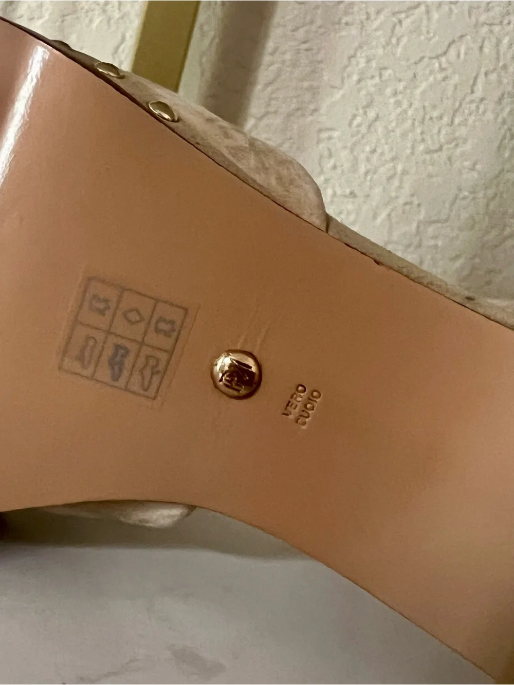 NWT Pelle Moda Dietta Ankle Strap Platform Pump in Latte